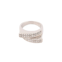 Charger l'image dans la galerie, Bague en or gris design en diamant taille princesse