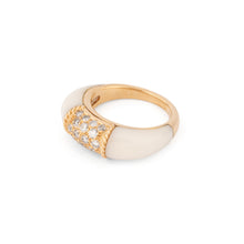 Charger l'image dans la galerie, Bague Van Cleef & Arpels Philippine en corail blanc