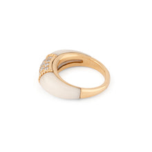 Charger l'image dans la galerie, Bague Van Cleef & Arpels Philippine en corail blanc