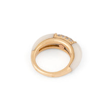 Charger l'image dans la galerie, Bague Van Cleef & Arpels Philippine en corail blanc