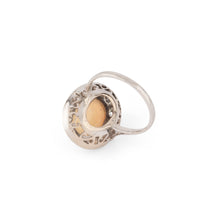 Charger l'image dans la galerie, Bague en opale ovale entourée de diamants