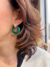 Charger l'image dans la galerie, Boucles d'oreilles de la maison Van Cleef & Arpel en or jaune et diamants