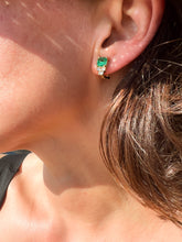 Charger l'image dans la galerie, Boucle d'oreille or jaune, émeraude et diamants princesses