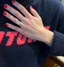 Charger l'image dans la galerie, Bague chevalière en or gris et diamant