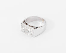 Charger l'image dans la galerie, Bague chevaliere en platine ornée de 2 diamants