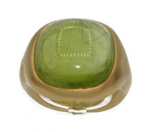 Charger l'image dans la galerie, Bague signée Pomellato ornée d'un péridot - adalgyseboutique