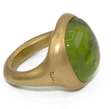 Charger l'image dans la galerie, Bague signée Pomellato ornée d'un péridot - adalgyseboutique