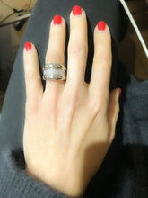 Charger l'image dans la galerie, Bague or gris de la maison Chopard modèle Strada