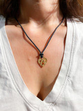 Charger l'image dans la galerie, Pendentif en or jaune formant un cœur de la maison Poiray