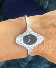 Charger l'image dans la galerie, Montre ovale Or gris diamants Chopard année 1970