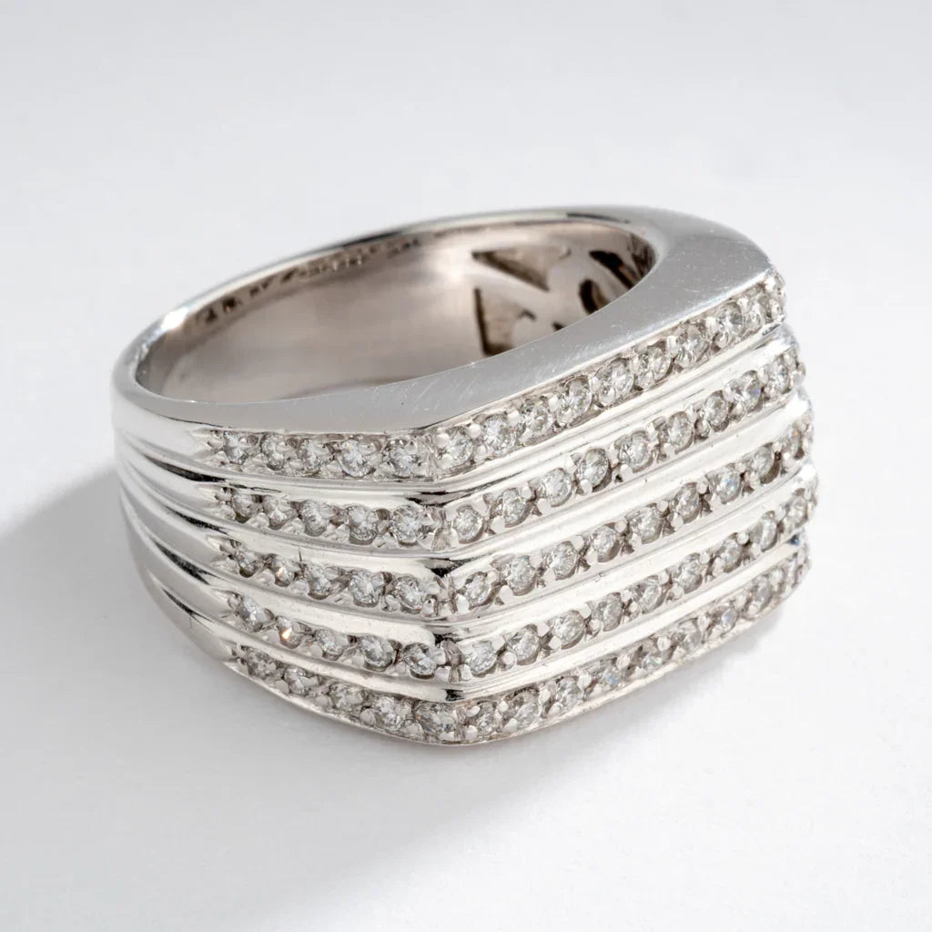 Bague moderne rectangulaire en or gris et diamants