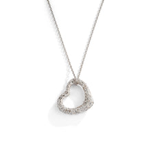 Charger l&#39;image dans la galerie, Pendentif en or gris formant un cœur pavée de diamants
