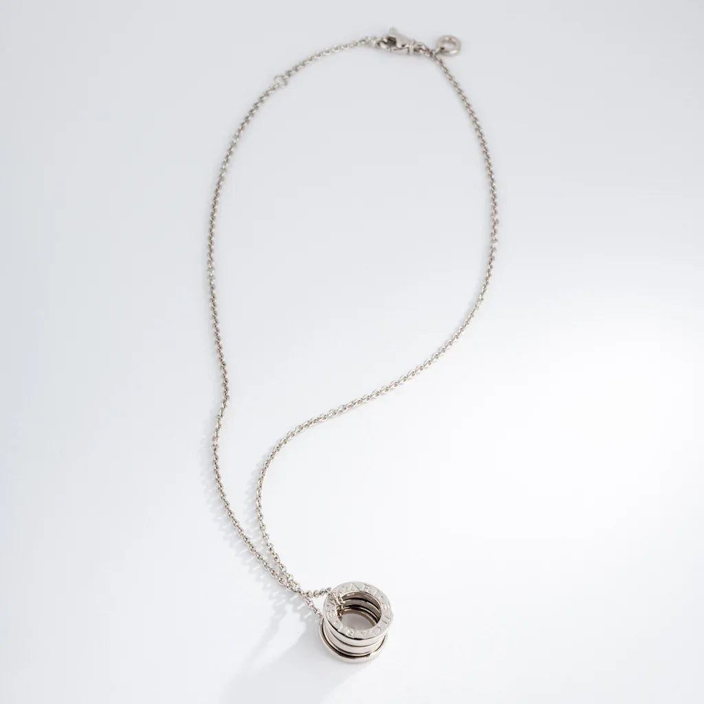 Collier de la maison Bvlgari, collection B.Zero1 en or gris