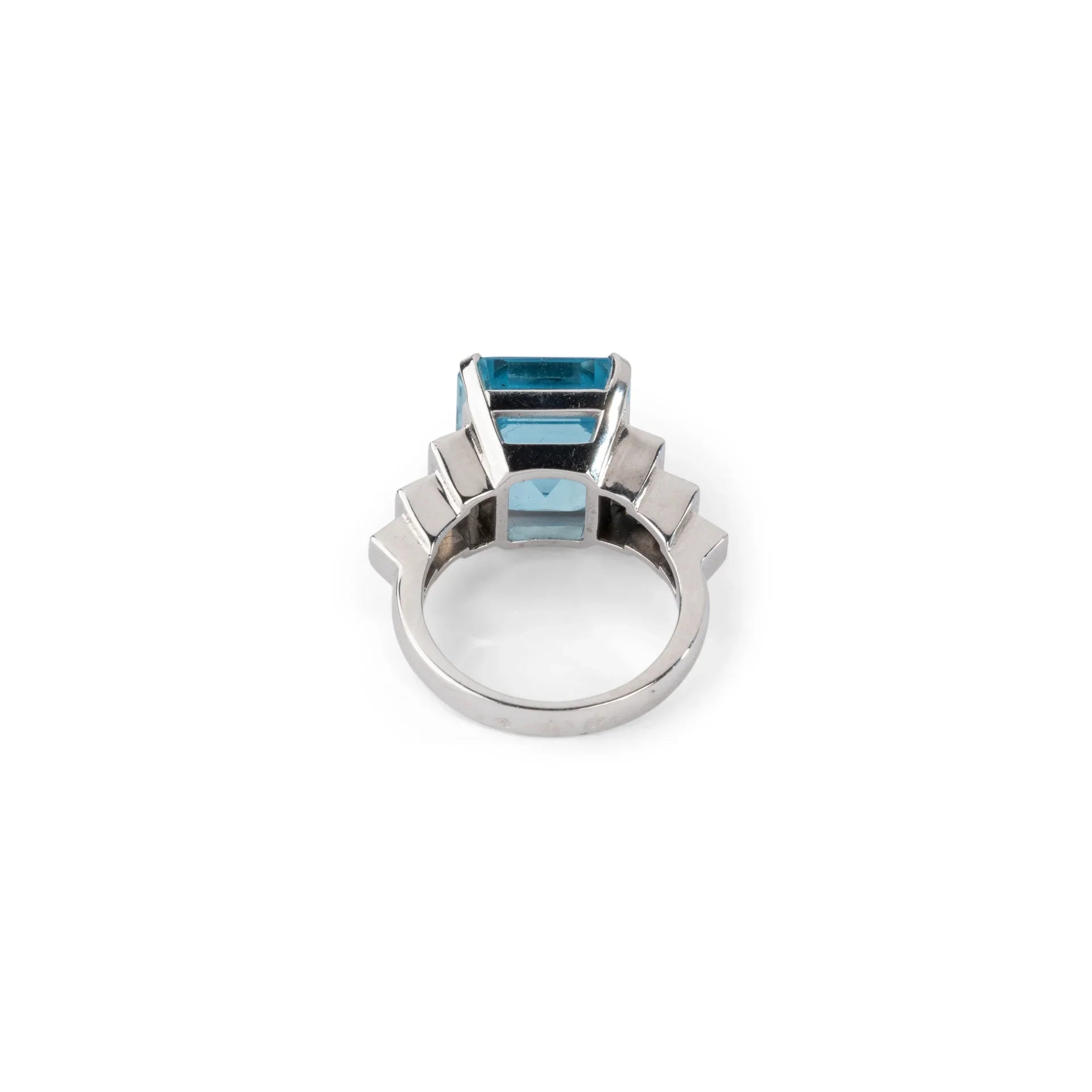 White gold and aquamarine ring