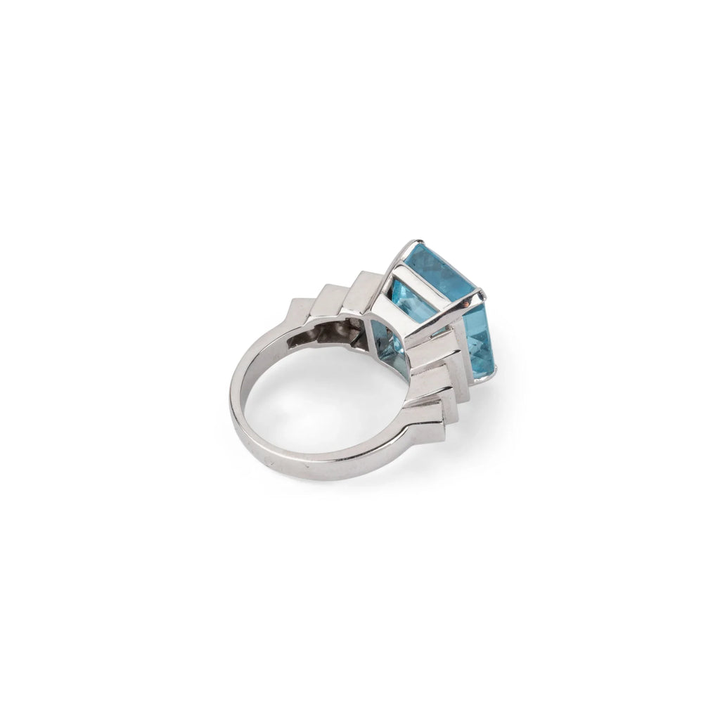 White gold and aquamarine ring