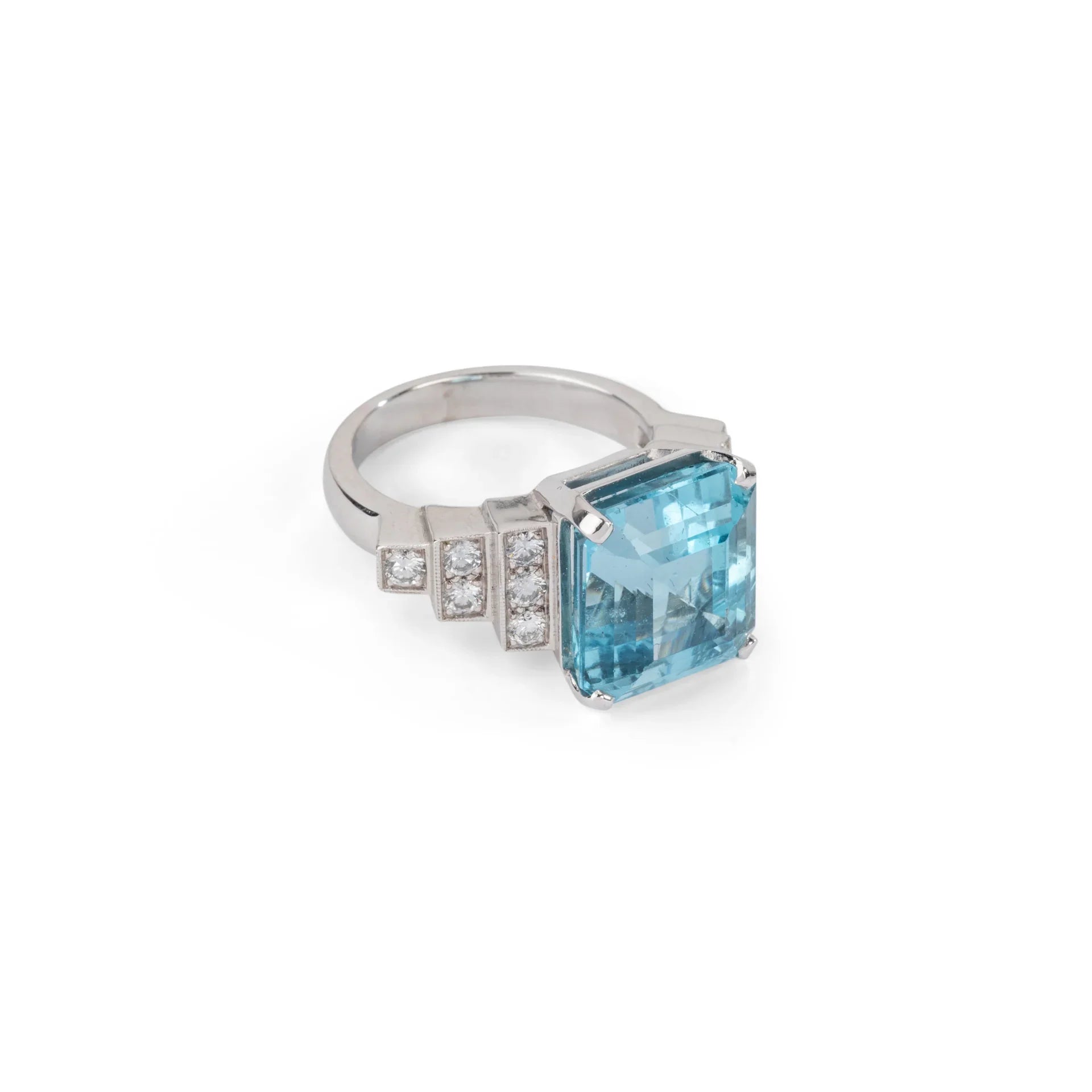 White gold and aquamarine ring