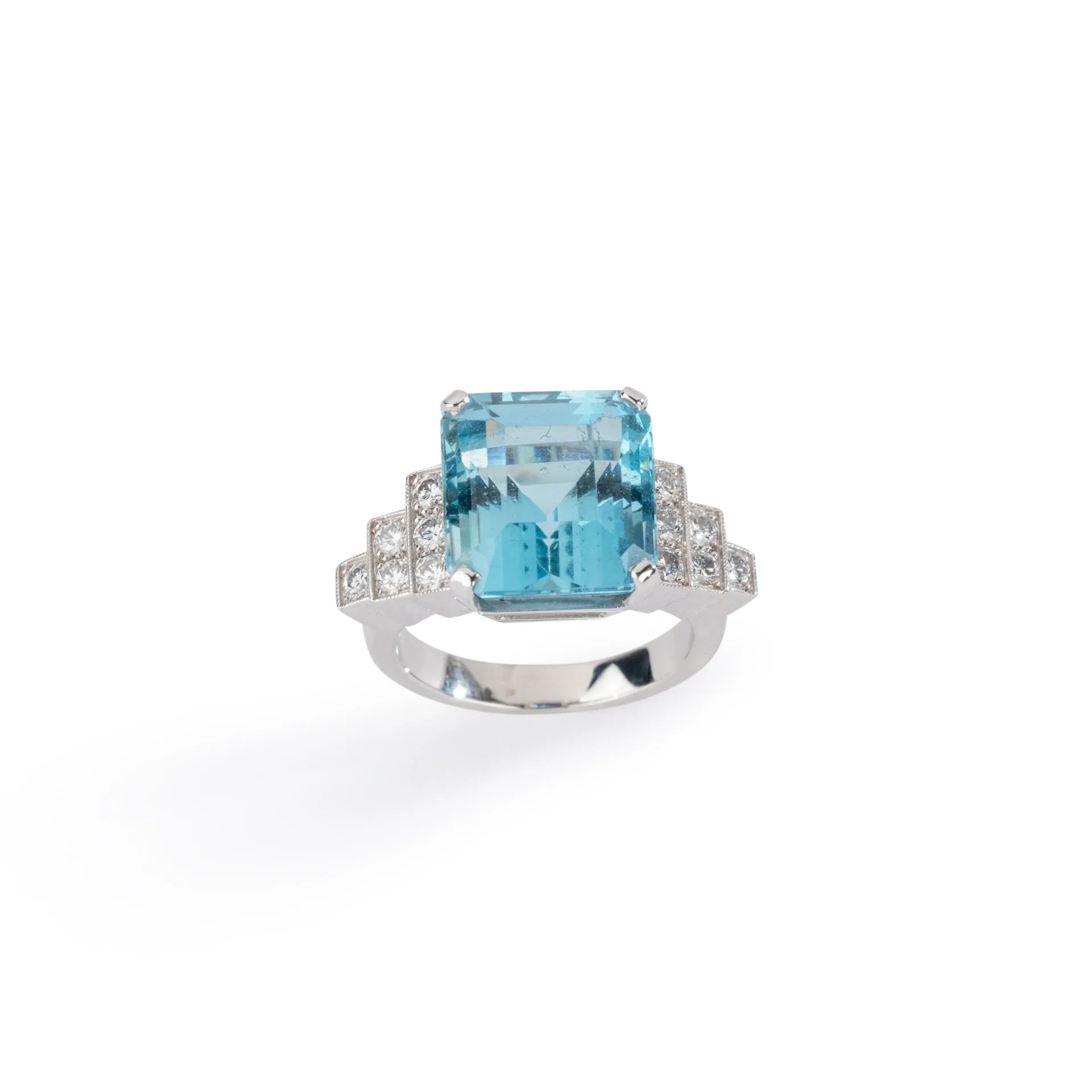 White gold and aquamarine ring