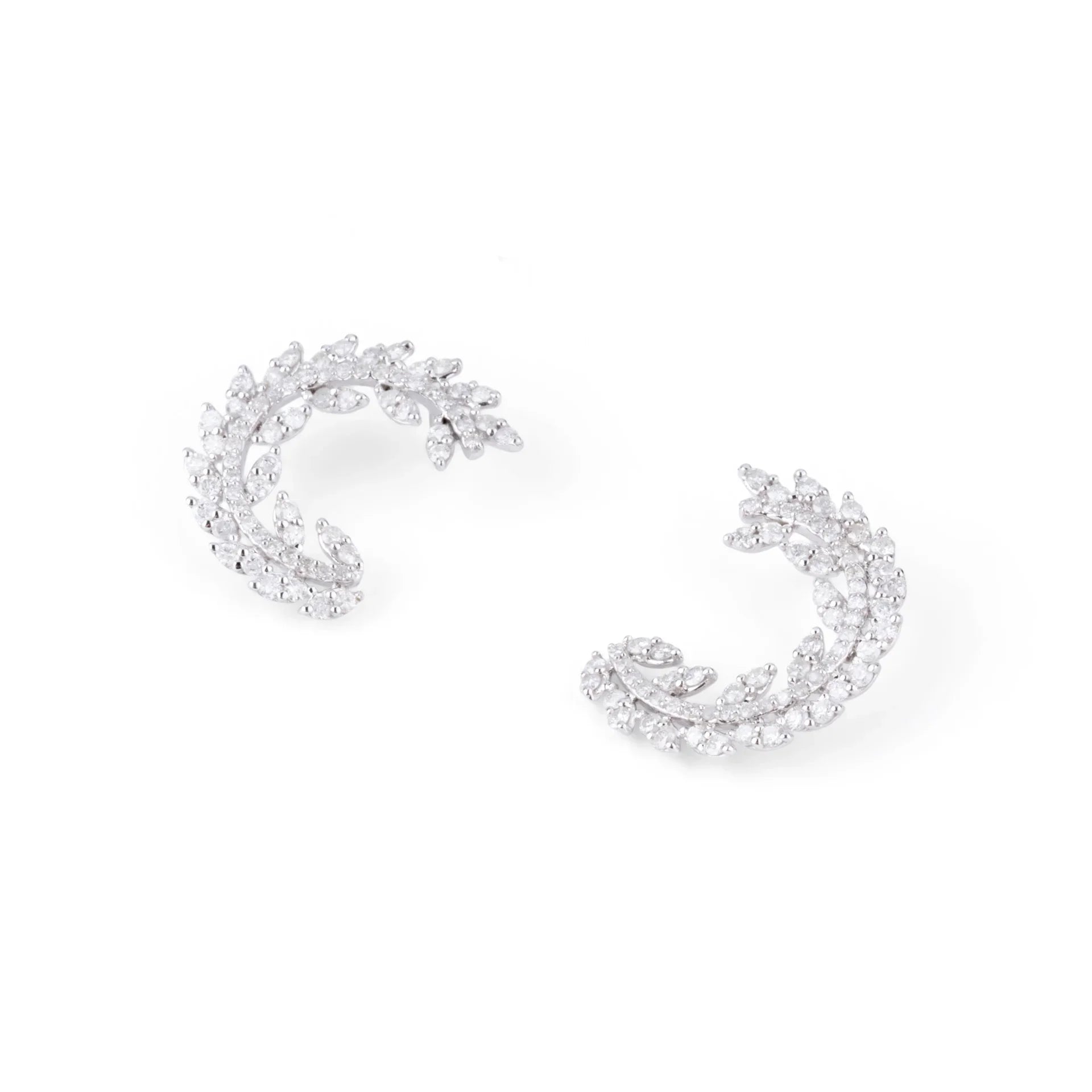 Boucles d'oreilles en or gris  demi cercle pavé de diamant