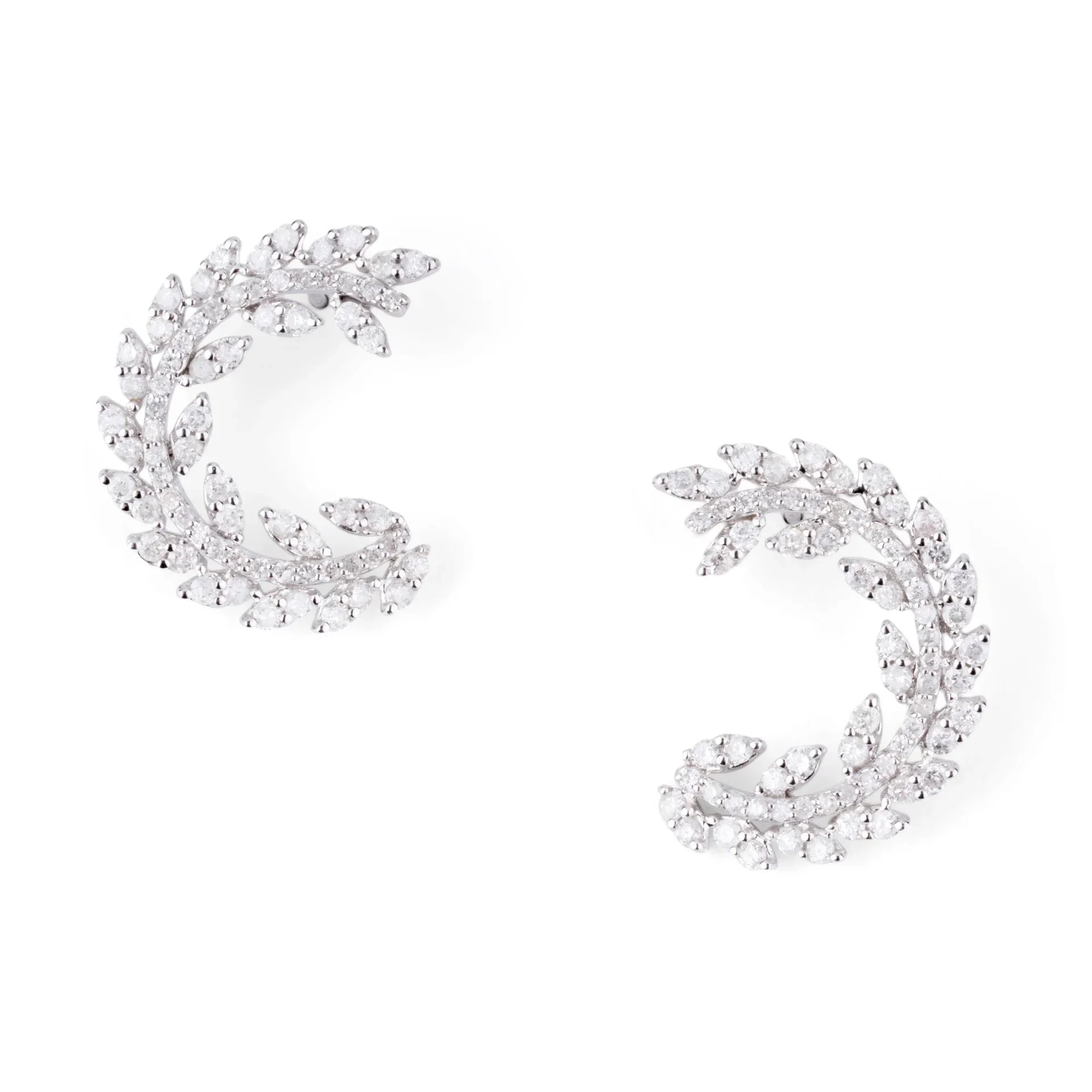Boucles d'oreilles en or gris  demi cercle pavé de diamant
