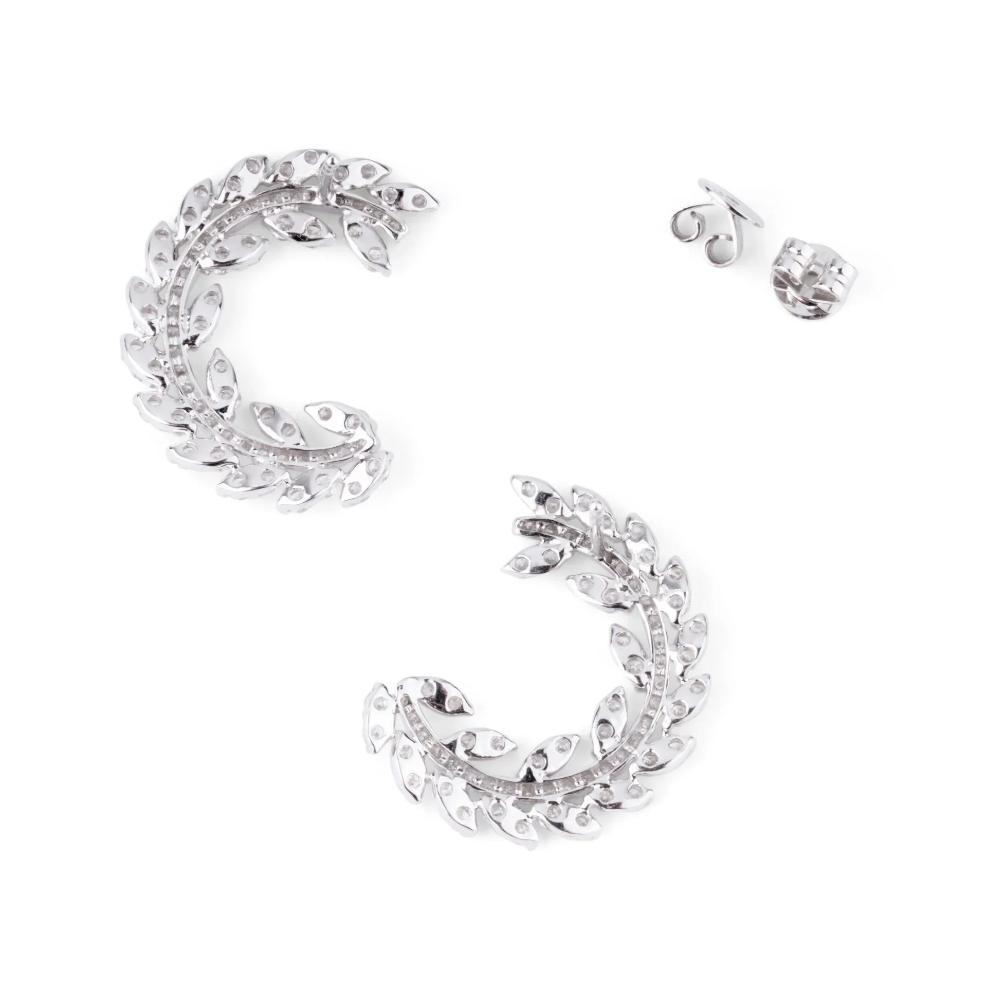 Boucles d'oreilles en or gris  demi cercle pavé de diamant