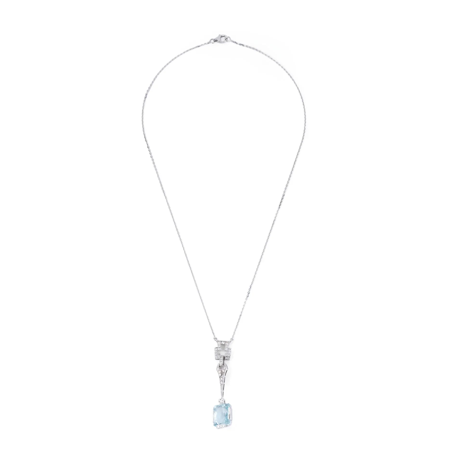 Collier Art Déco en platine orné d'une aigue marine