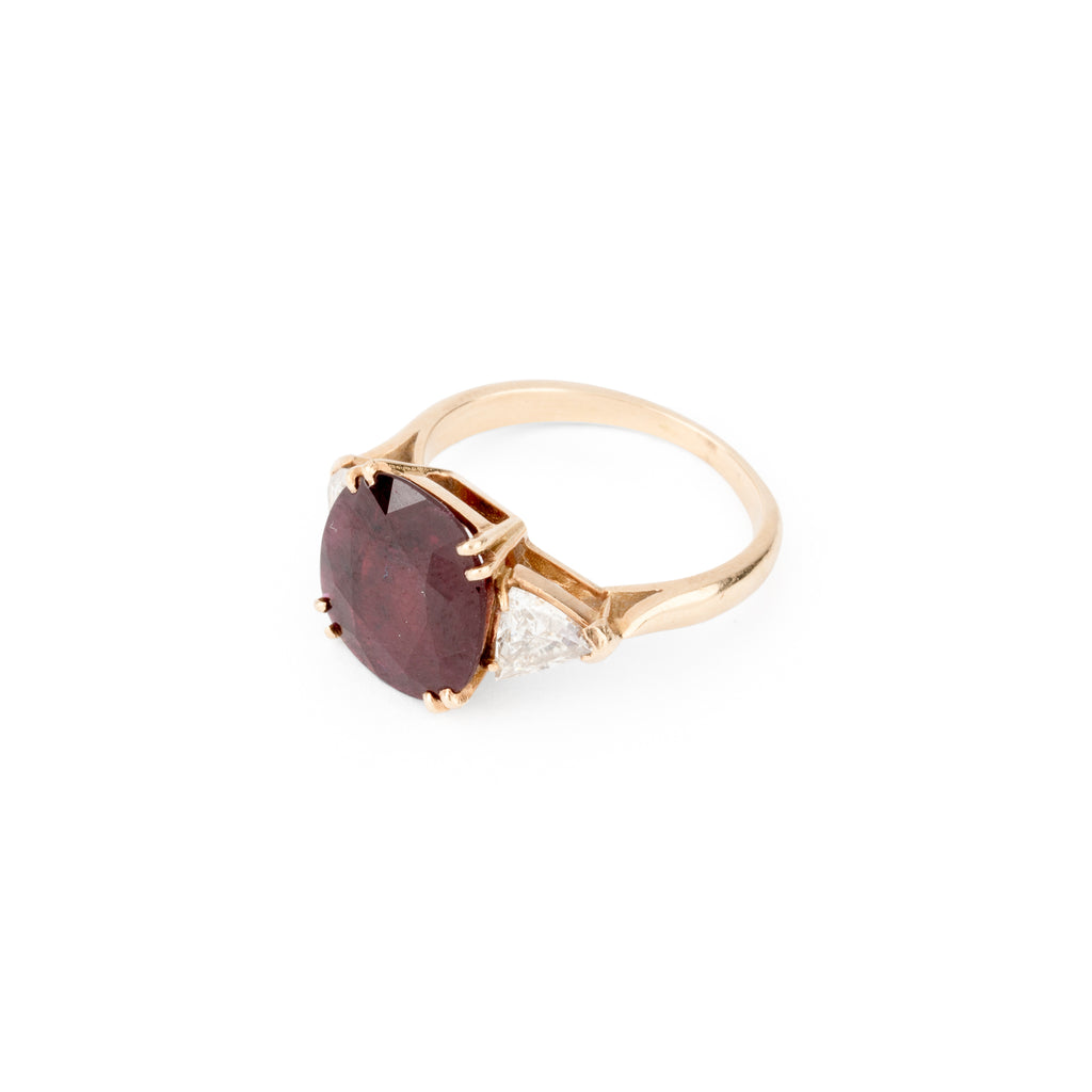 Oval ruby ring with two triangular diamonds