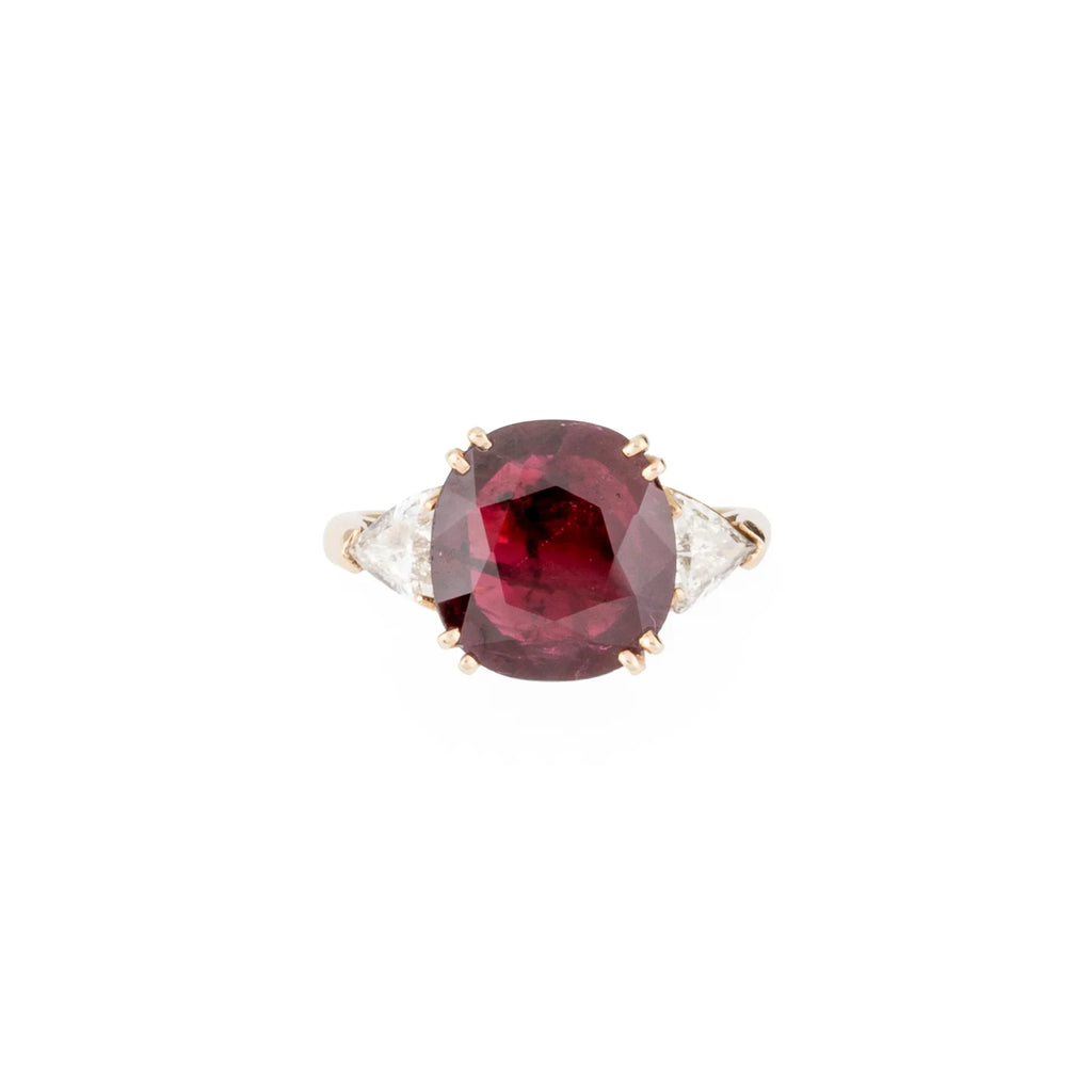 Oval ruby ring with two triangular diamonds