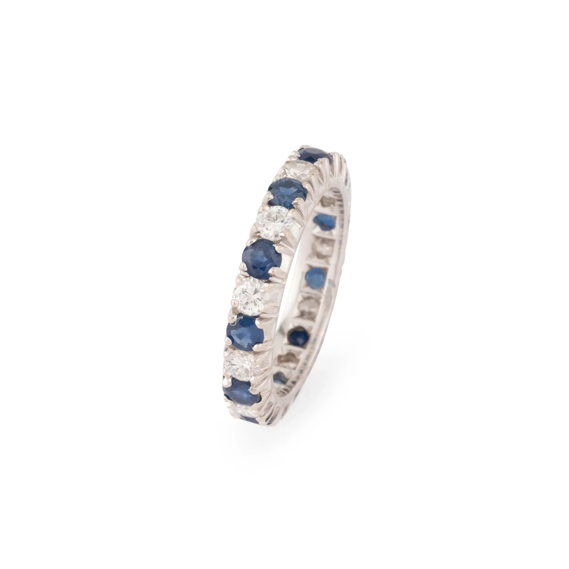 Alliance américaine en or gris,diamant et saphir .