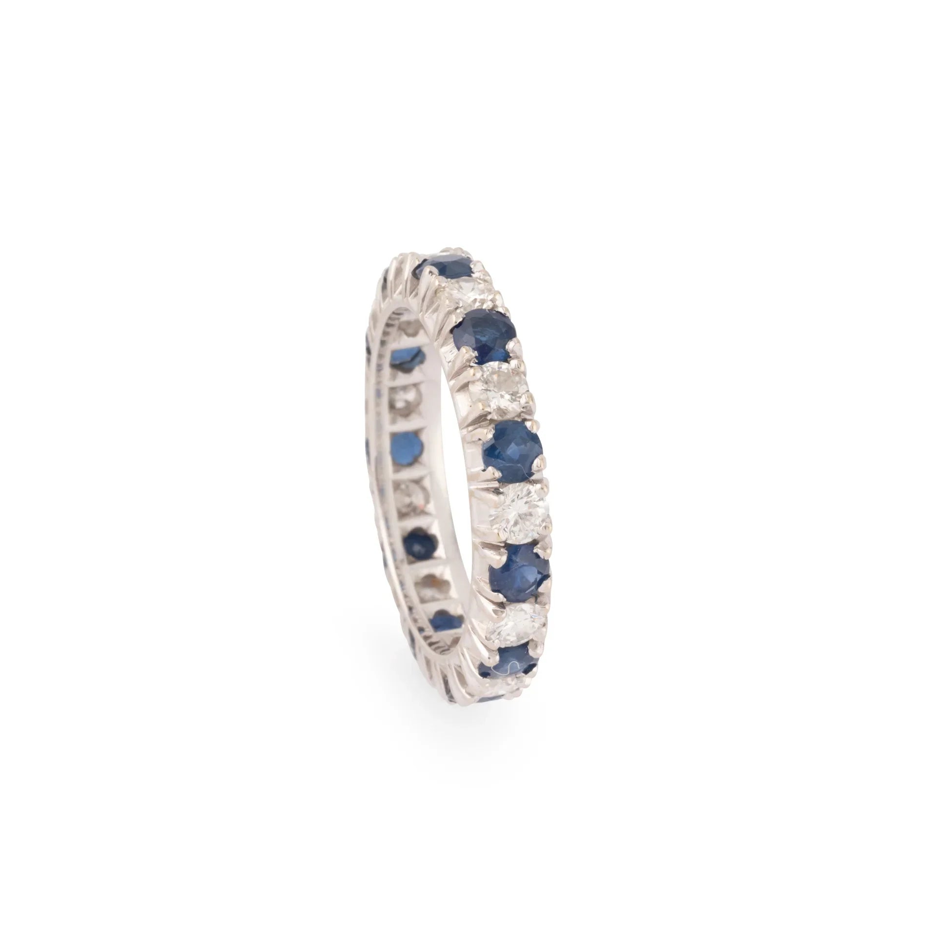 Alliance américaine en or gris,diamant et saphir .