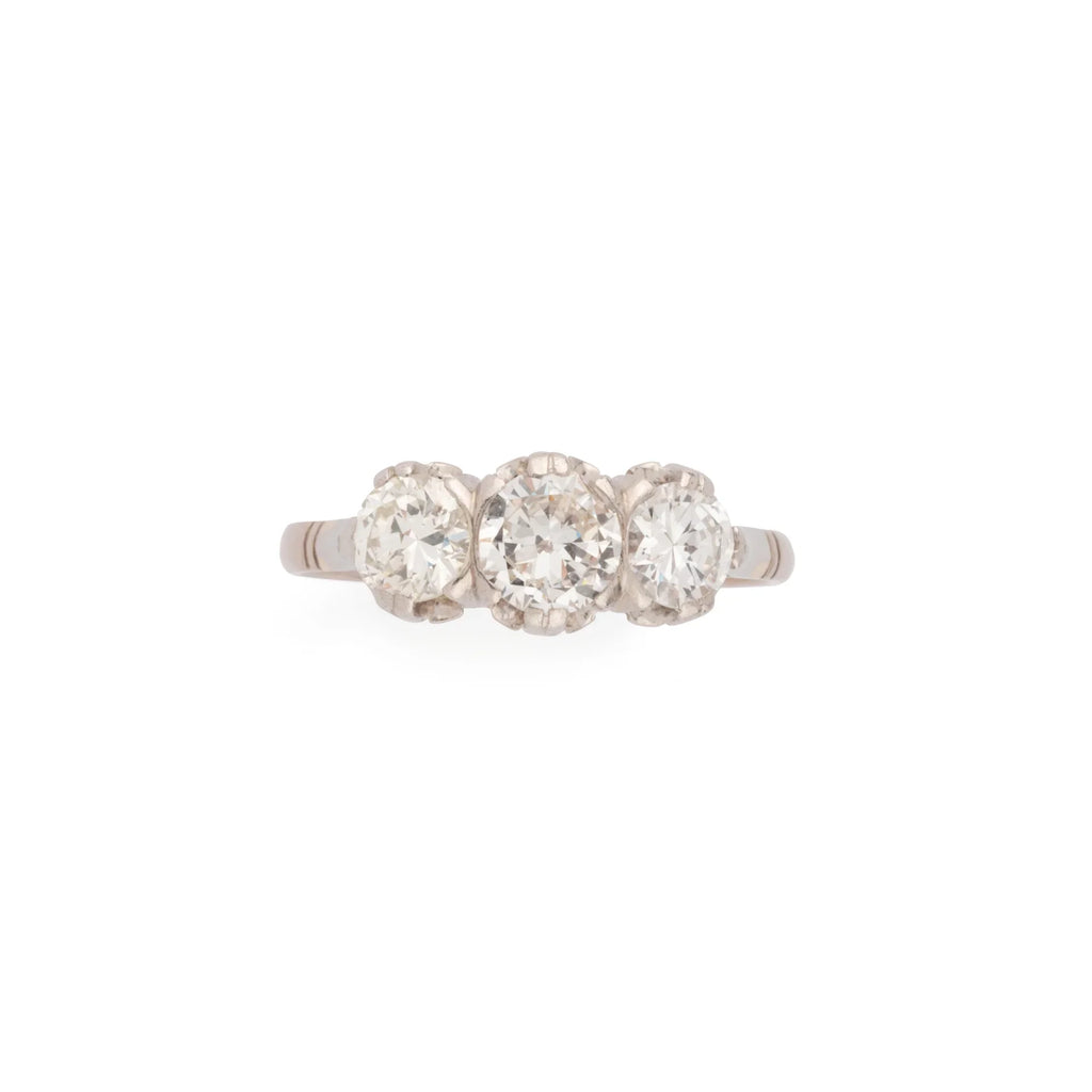 Bague en platine trilogie ornée de 3 diamants taille ancienne