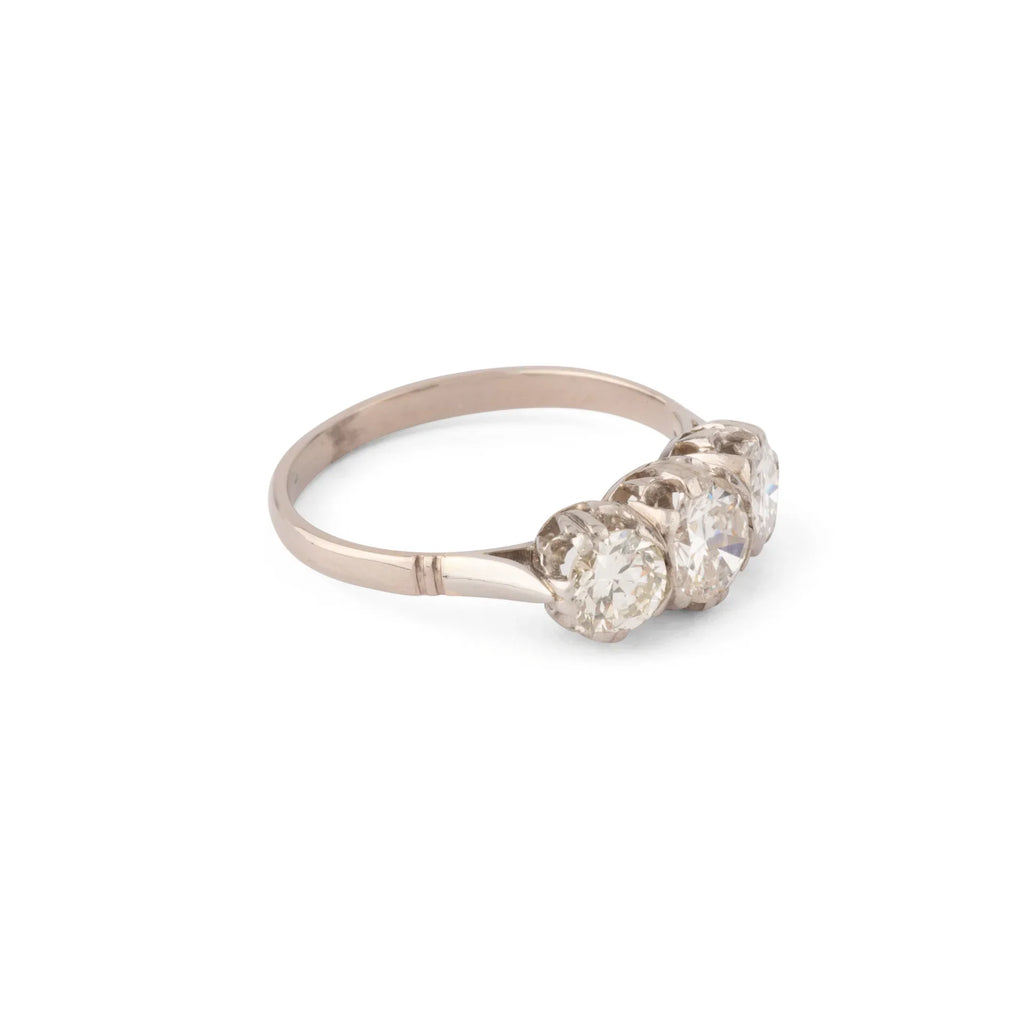 Bague en platine trilogie ornée de 3 diamants taille ancienne