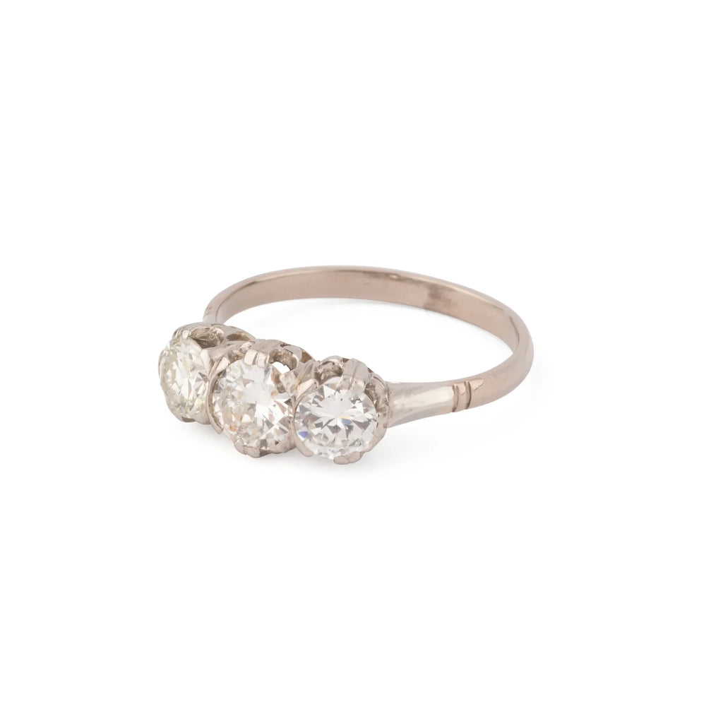 Bague en platine trilogie ornée de 3 diamants taille ancienne