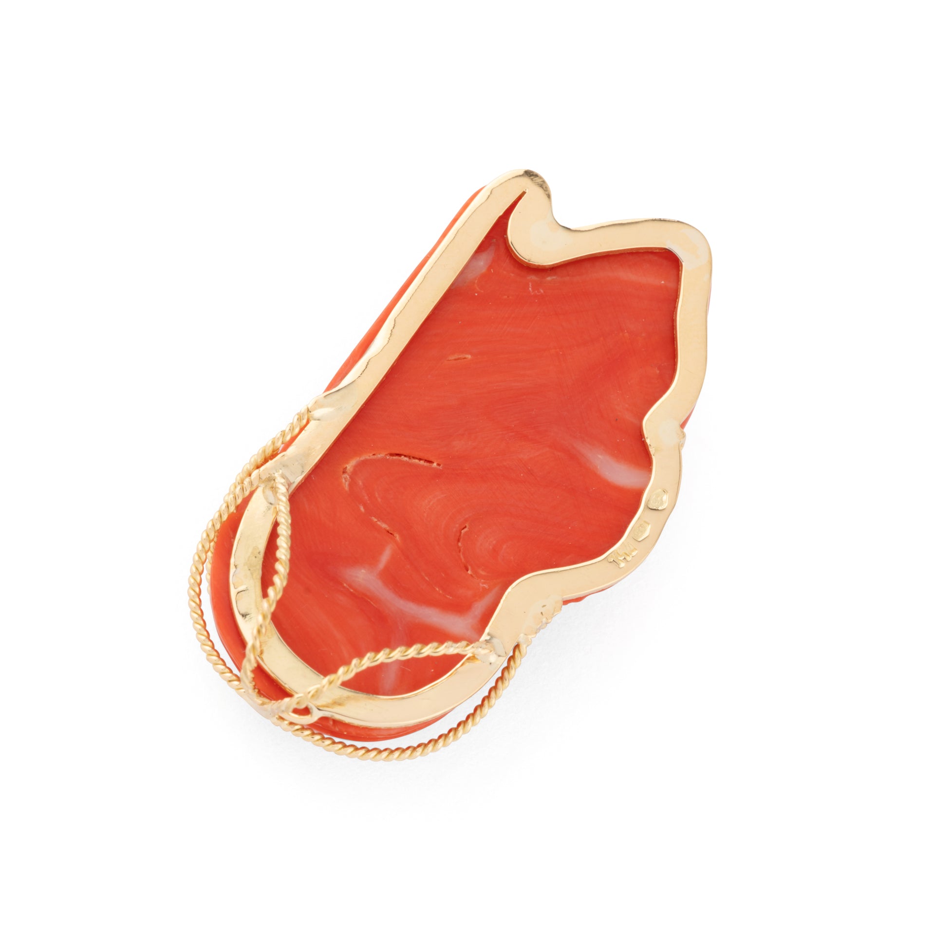 Pendentif en corail sur or jaune,représentant une tête de femme