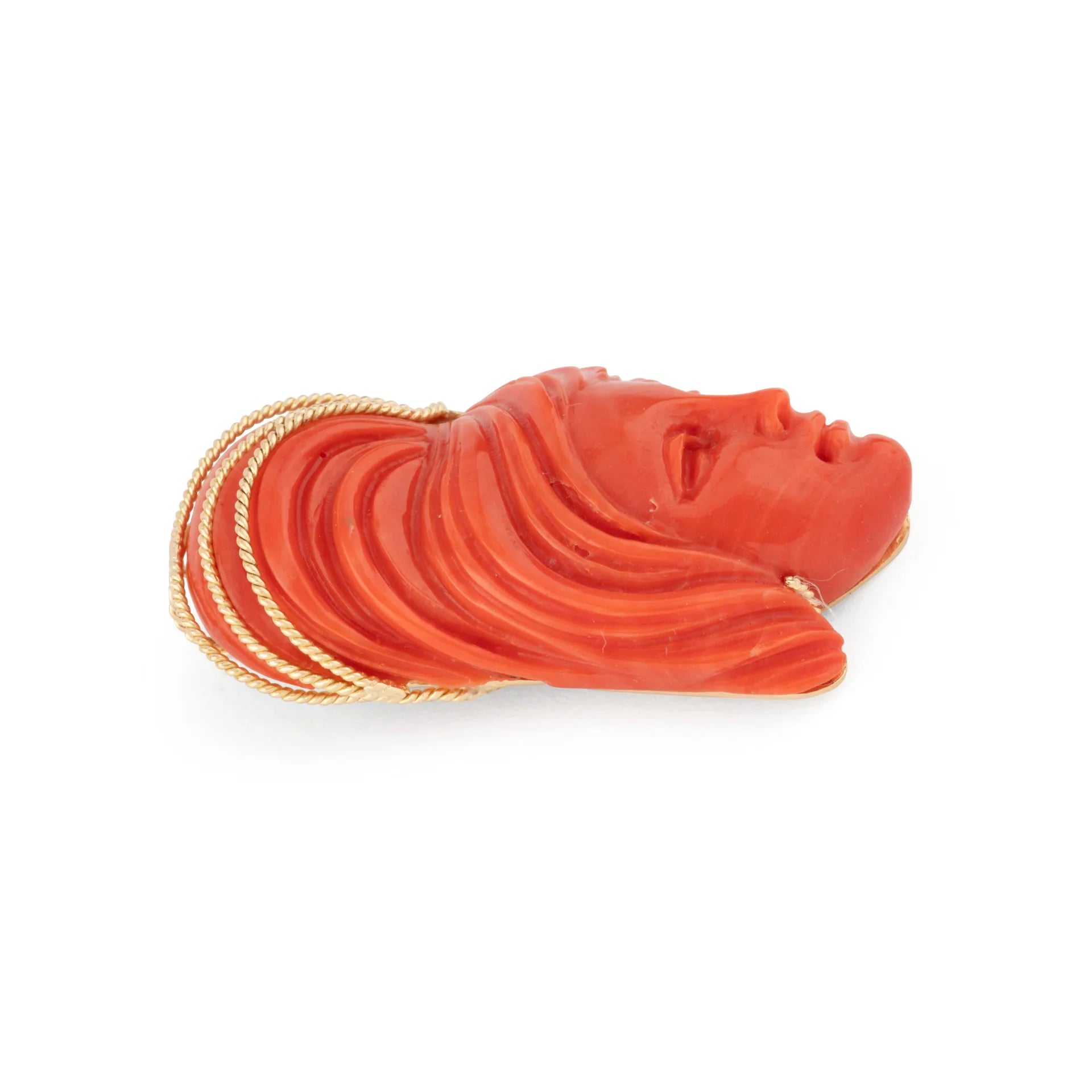 Pendentif en corail sur or jaune,représentant une tête de femme