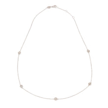 Charger l&#39;image dans la galerie, Collier en or gris ornée de 5 diamants entourés de plus petit diamant

