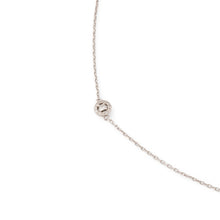 Charger l&#39;image dans la galerie, Collier en or gris ornée de 5 diamants entourés de plus petit diamant
