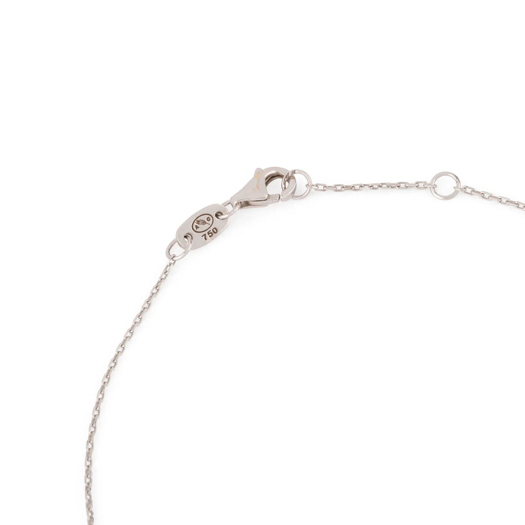 Collier en or gris ornée de 5 diamants entourés de plus petit diamant