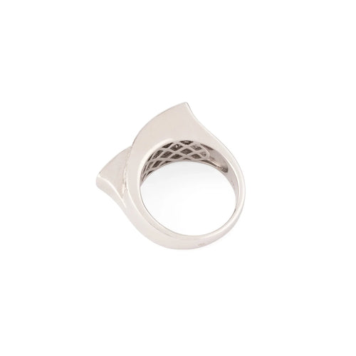Bague en or gris design en diamant taille princesse
