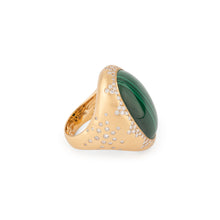 Charger l&#39;image dans la galerie, Bague or jaune brossée ornée d&#39;une malachite
