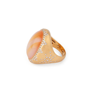 Bague en or jaune brossé ornée d'une agate et diamant