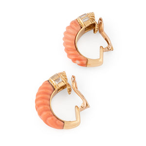 Paire de boucles d'oreille en Corail et diamant de la maison Boucheron