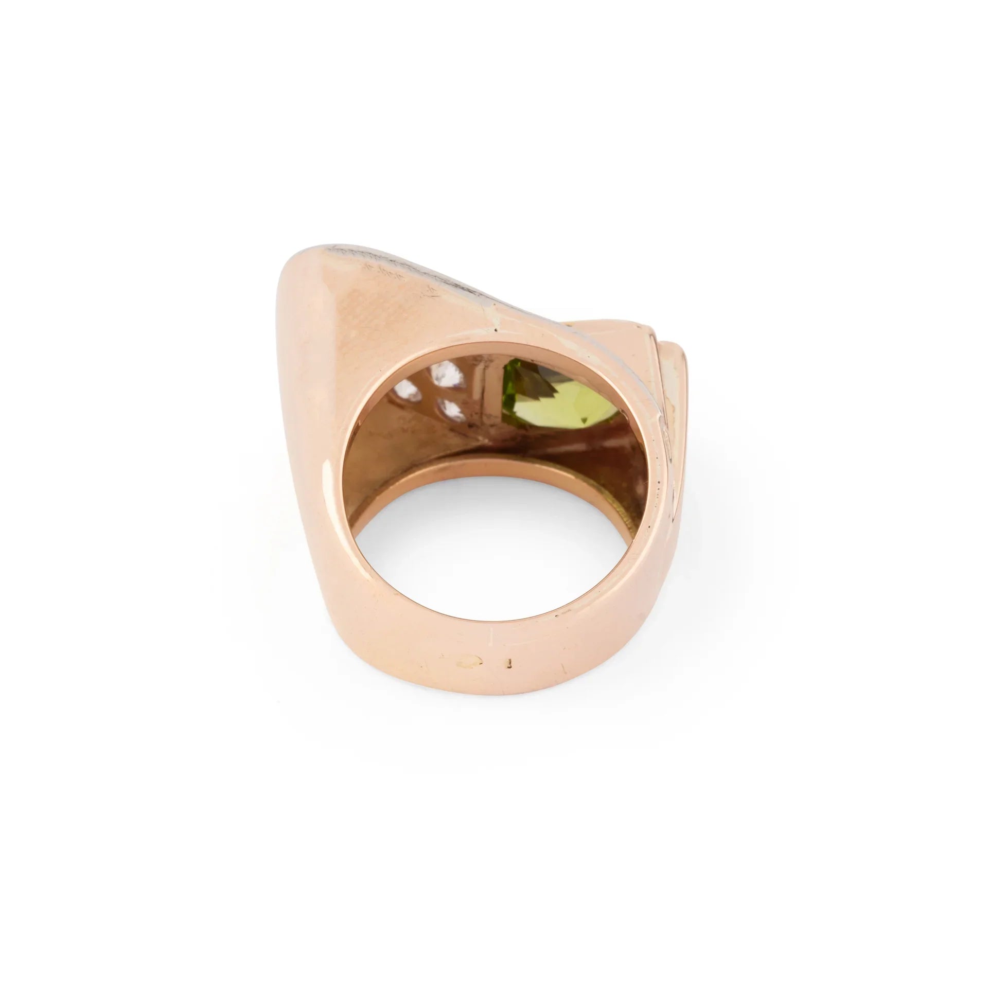 Bague tank or rose et platine en diamant et péridot