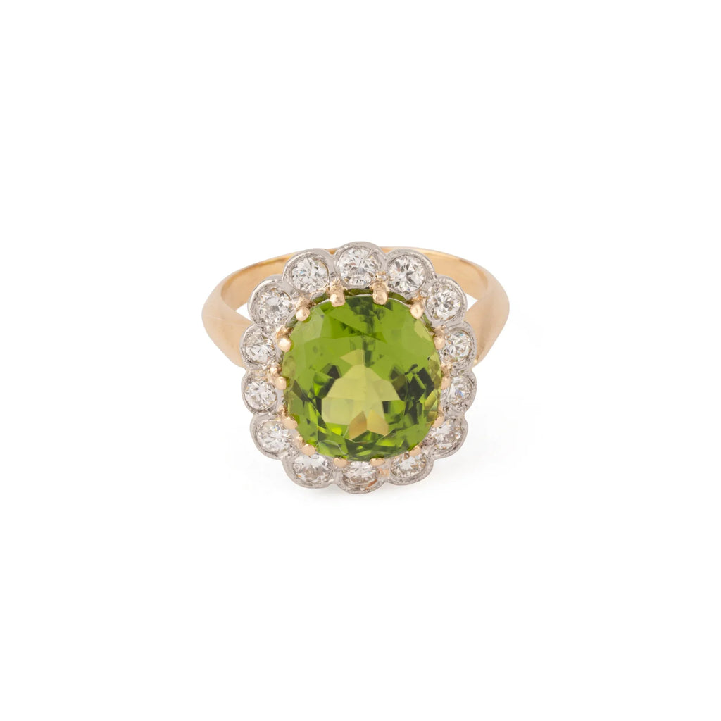 Bague Margueritte ornée d'un péridot, entouré de diamant
