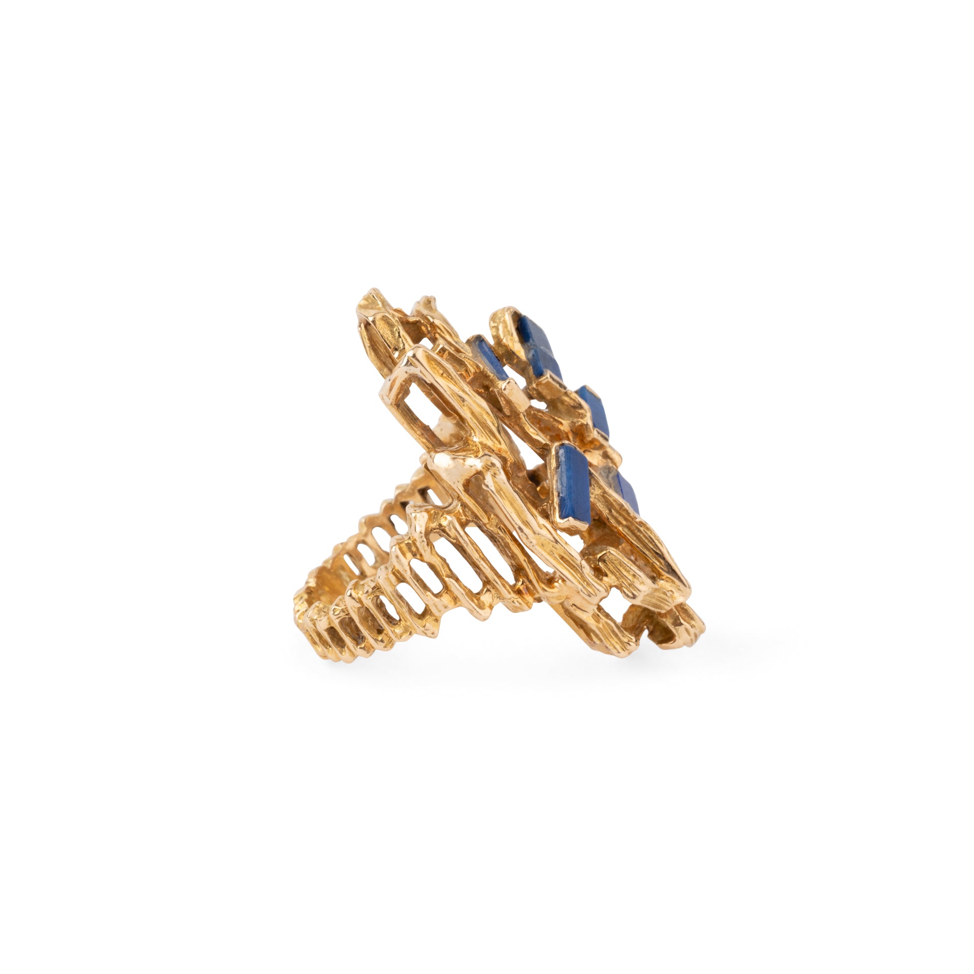 Bague moderniste en or texturé et ajouré,ornée de lapis lazuli