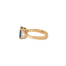 Charger l&#39;image dans la galerie, Bague saphir taille émeraude épaulé de 2 diamants taille triangle
