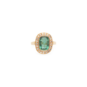 Bague en or jaune ornée d'une émeraude