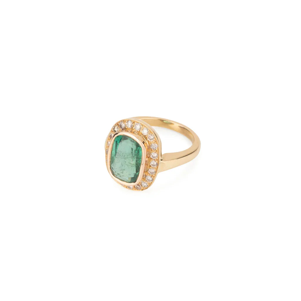 Bague en or jaune ornée d'une émeraude