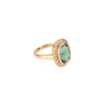 Charger l&#39;image dans la galerie, Bague en or jaune ornée d&#39;une émeraude
