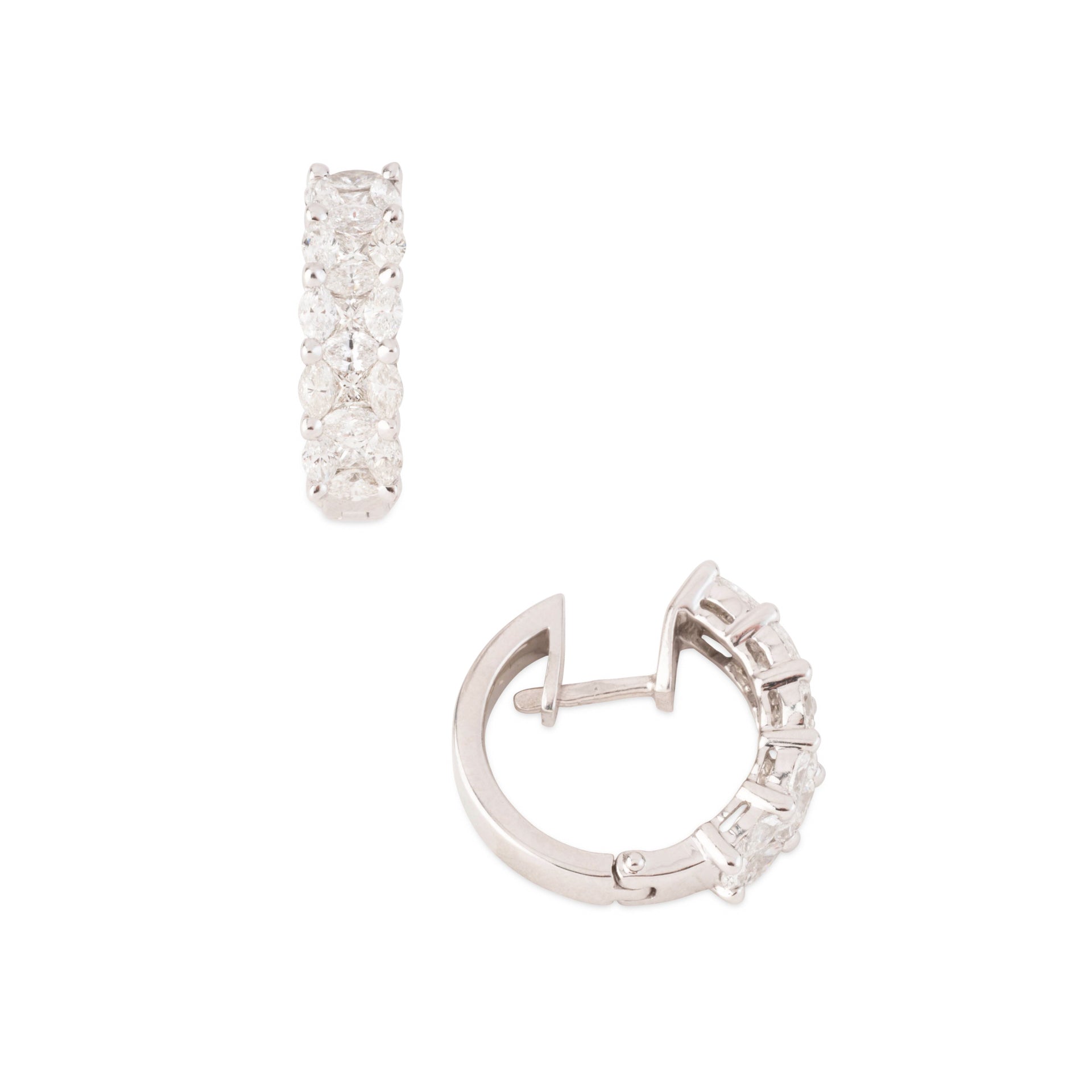 Demi créoles en or gris et diamants