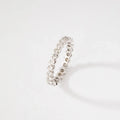 Alliance en or gris sertie de diamant